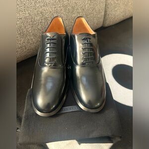 Women hugo boss leather dress shoes.. brand new